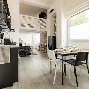 Navigli - Chic And Sophisticated In , Milano Italia
